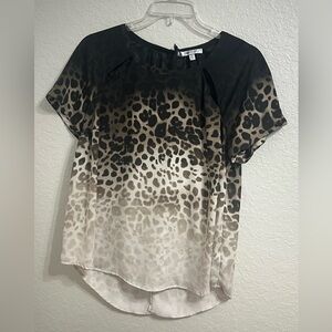 Chic Black Top by Jennifer Lopez
Caja 7